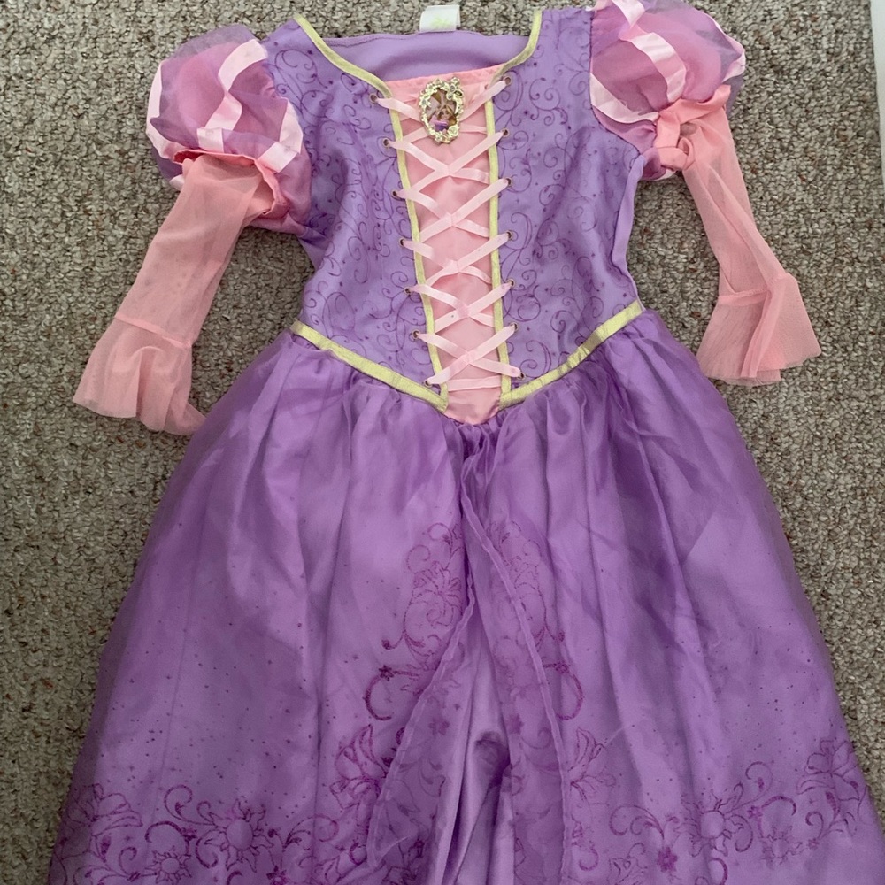 TANGLED COSTUME! Brand Disney, kids size 👸🏼💜